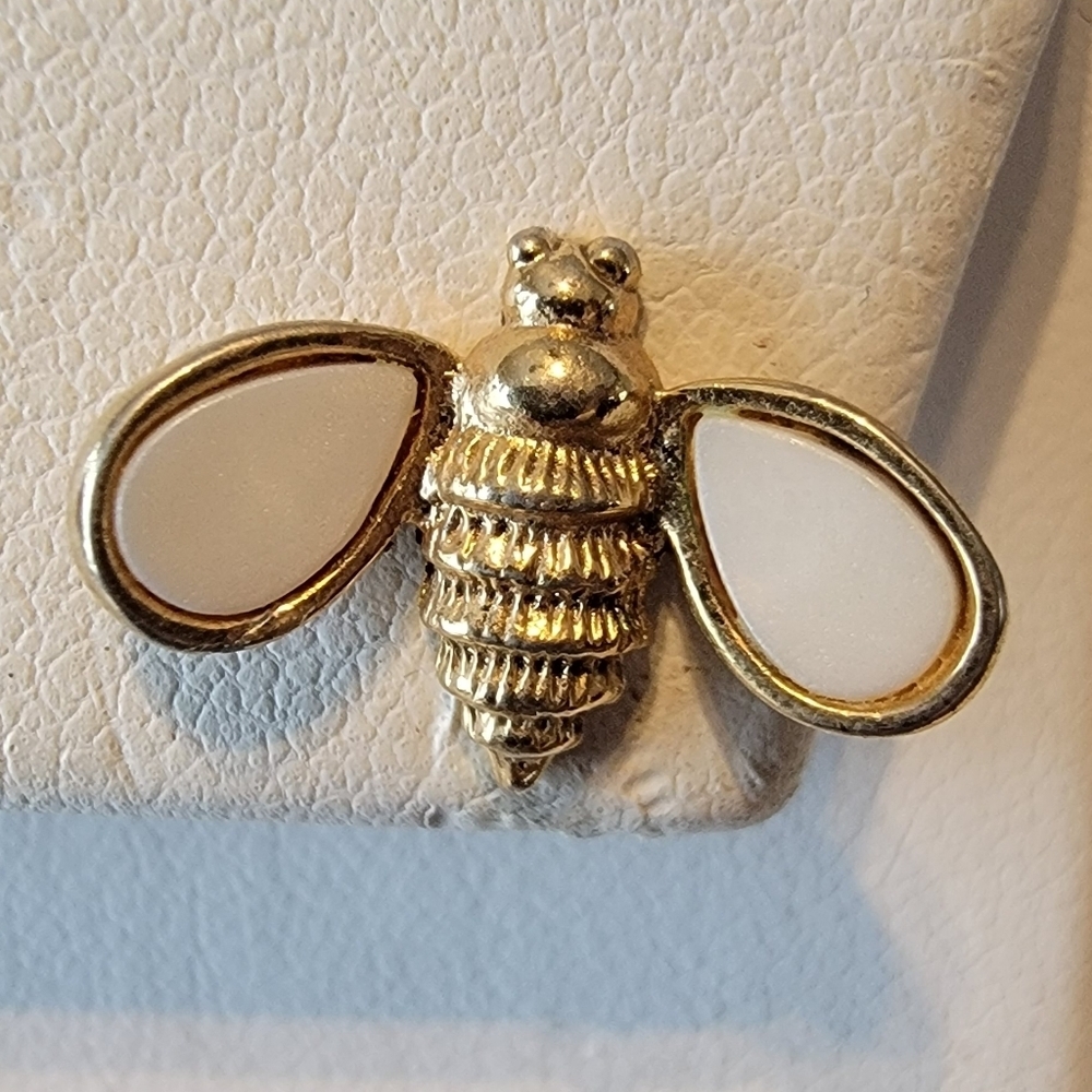 Vintage Avon Fashion Bee Gold Tone White Wing Pierced Stud Earrings